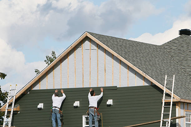 Professional Vinyl Siding technician working in Washington, NC